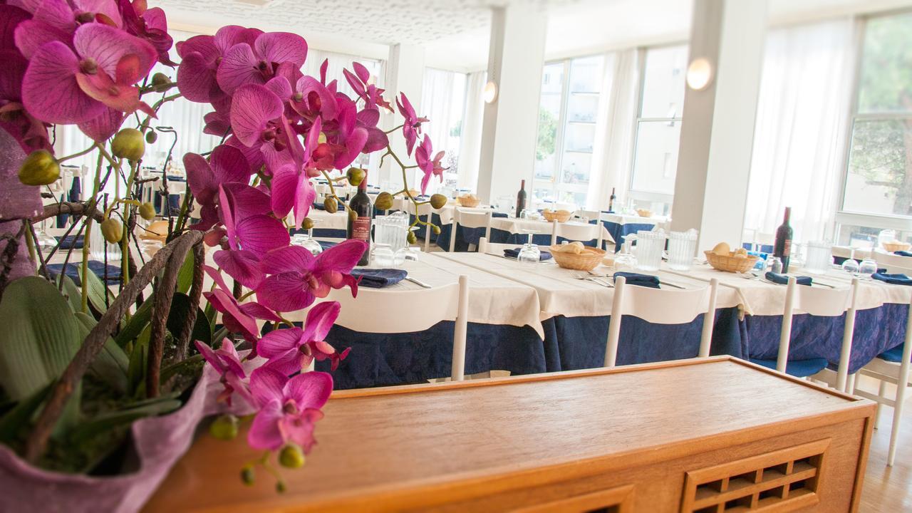 Hotel Raffaello Cesenatico Extérieur photo