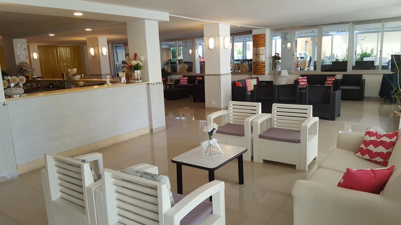 Hotel Raffaello Cesenatico Extérieur photo