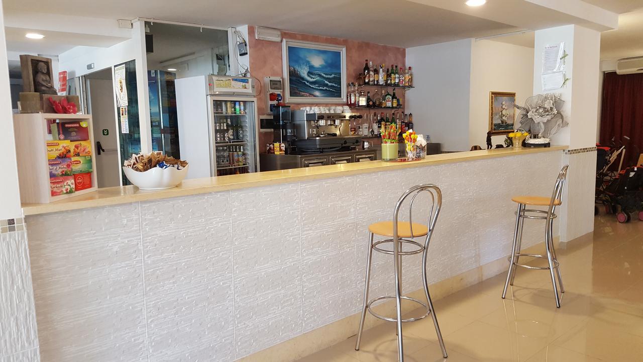 Hotel Raffaello Cesenatico Extérieur photo