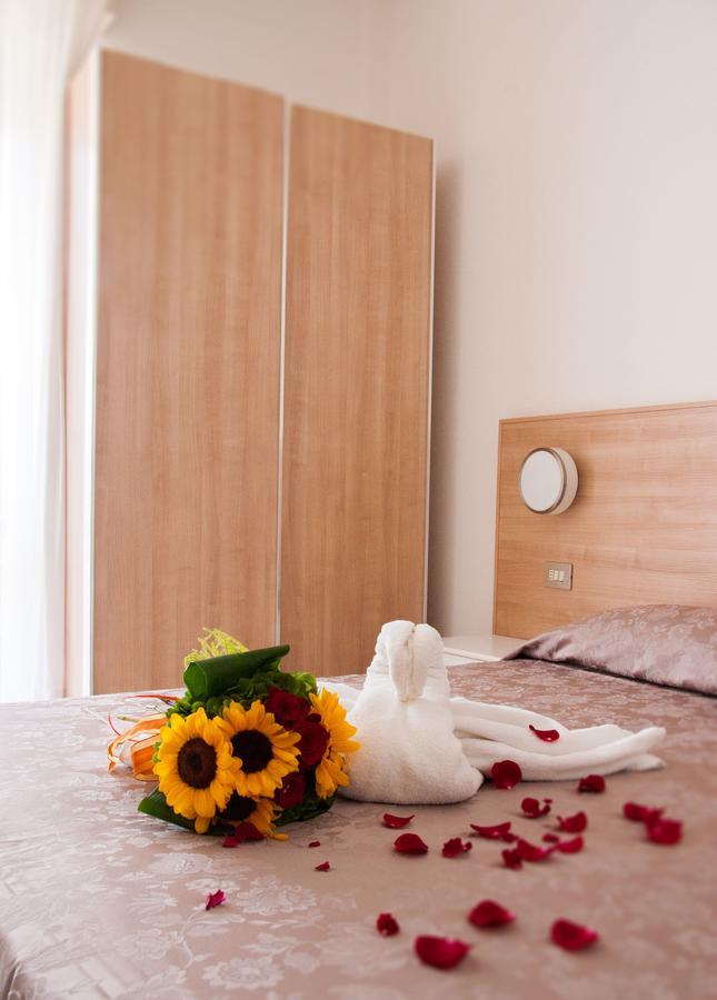 Hotel Raffaello Cesenatico Extérieur photo