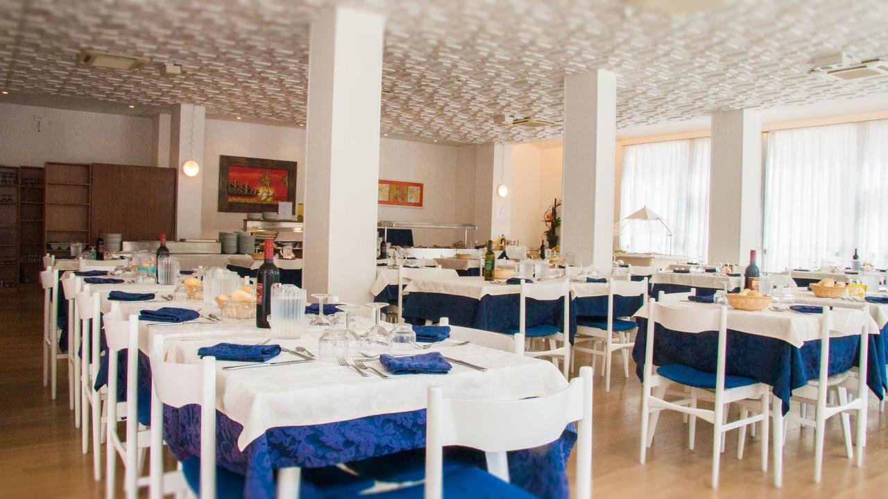 Hotel Raffaello Cesenatico Extérieur photo